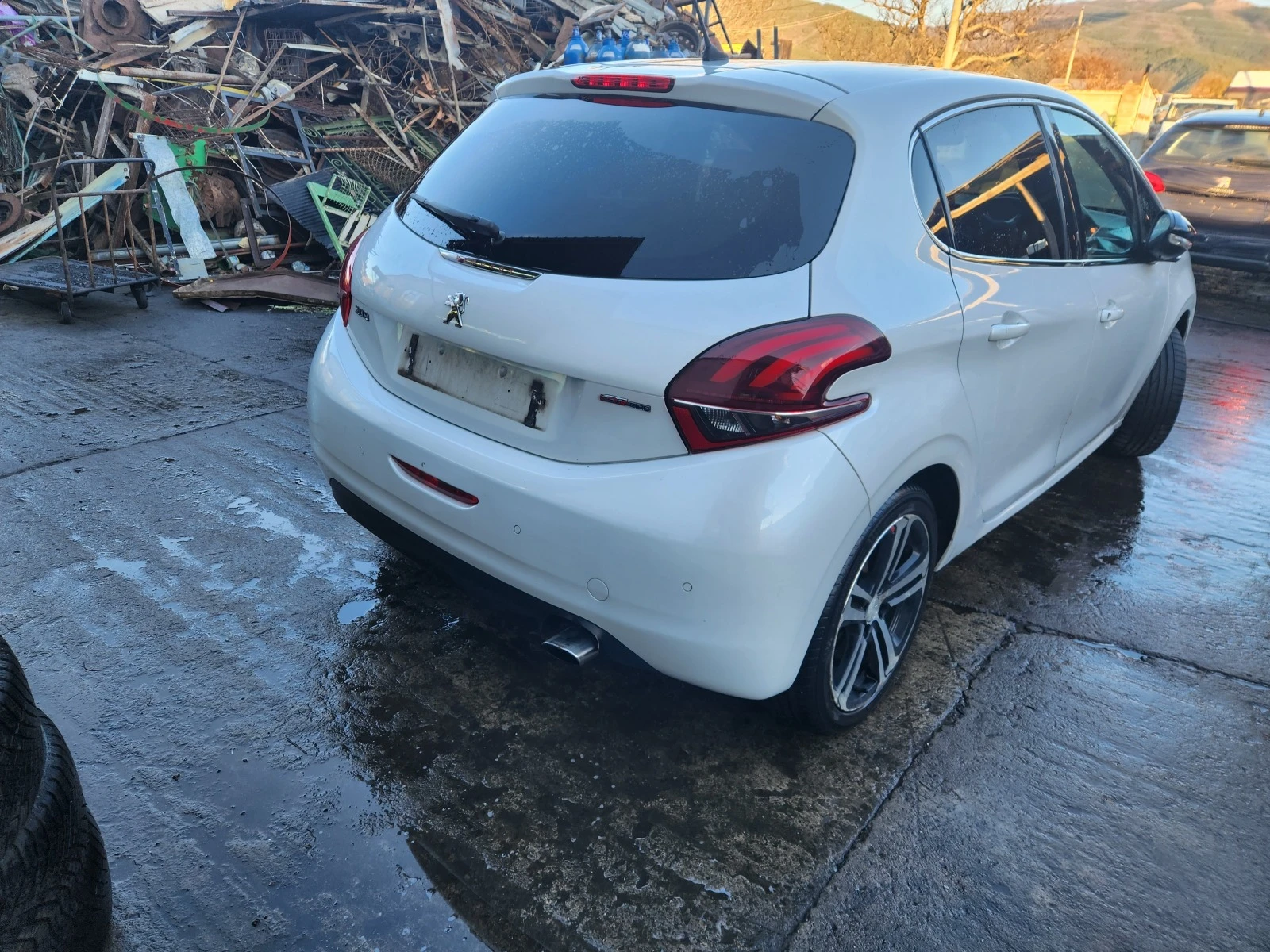 Peugeot 208 1.2T GT Line - изображение 7