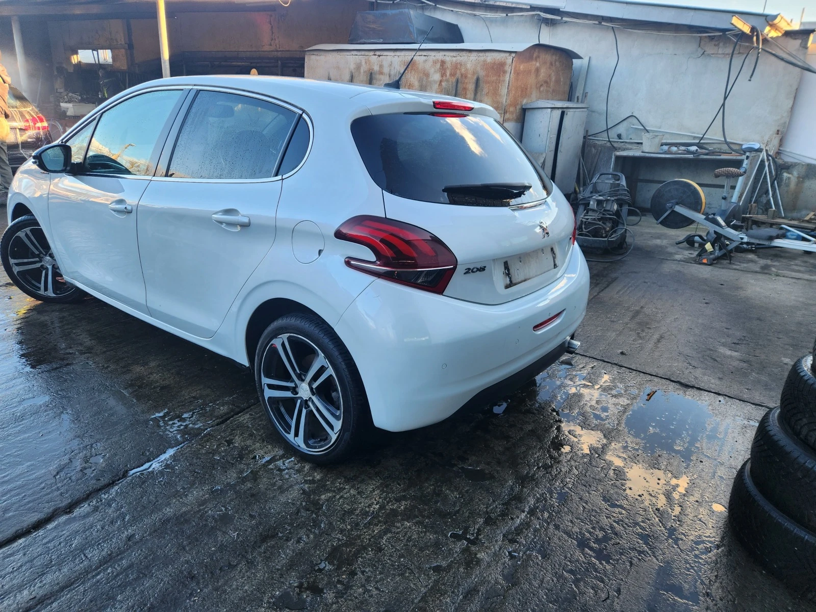 Peugeot 208 1.2T GT Line - изображение 6