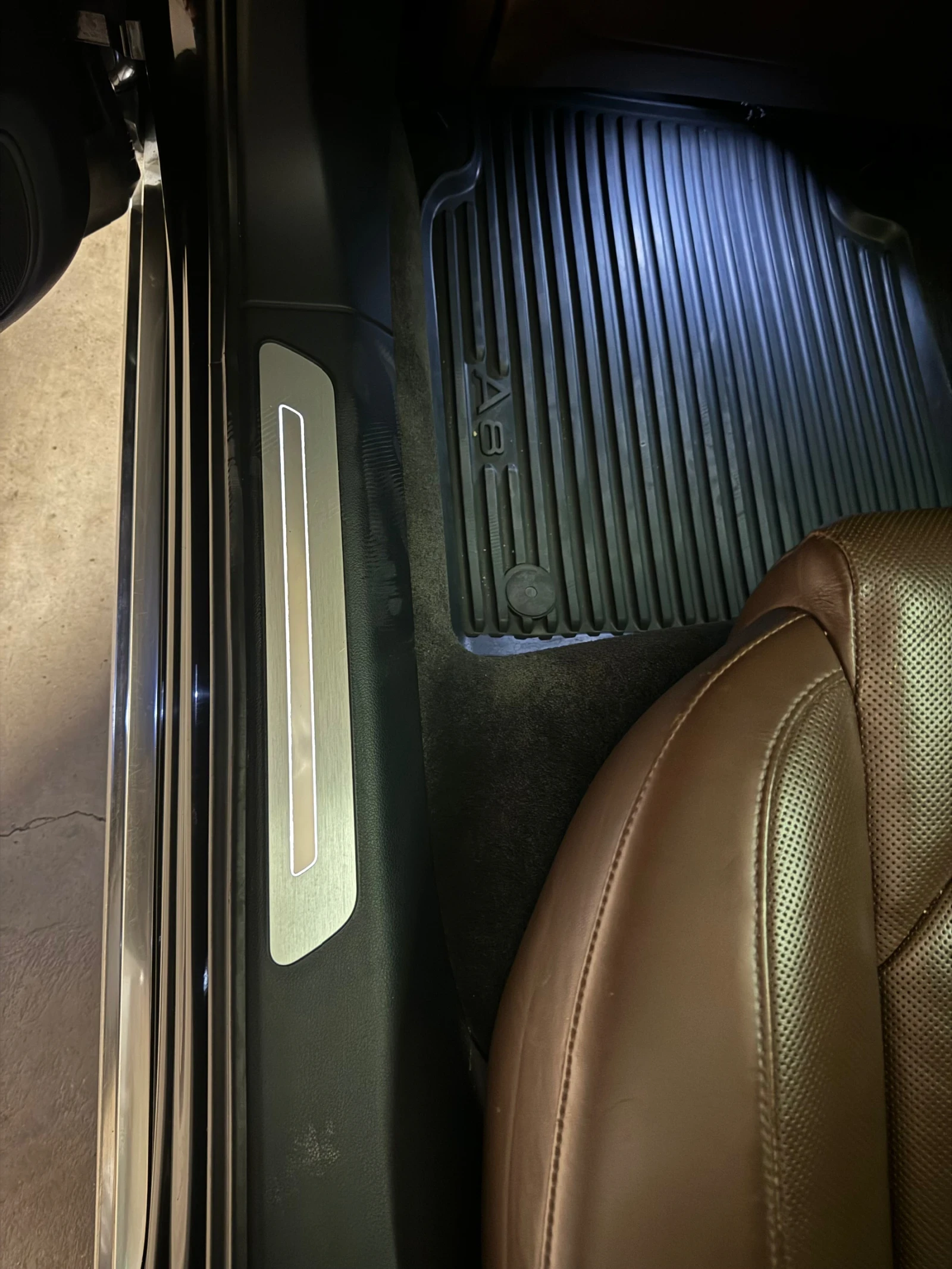Audi A8 4.2 Безин 4х4 Long - изображение 6