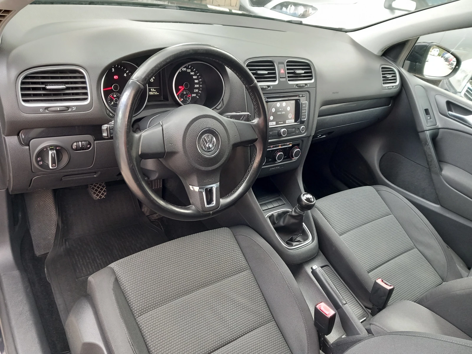 VW Golf 1.6TDI  Navi 90кс - изображение 10