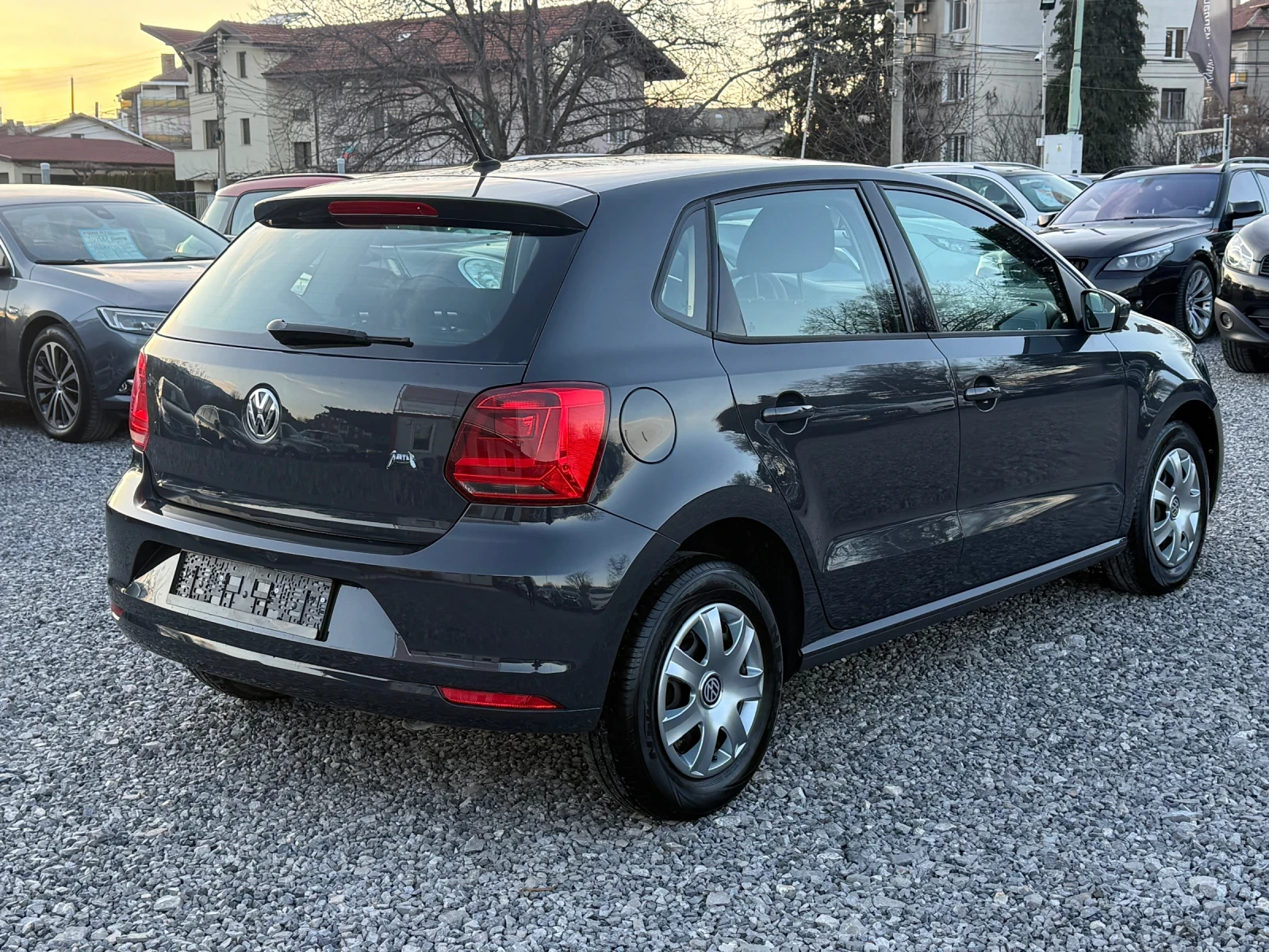 VW Polo Facelift 2015 1.4 TDI (75hp)Euro6B/ЦвятNardo Grey, снимка 6 - Автомобили и джипове - 53788118