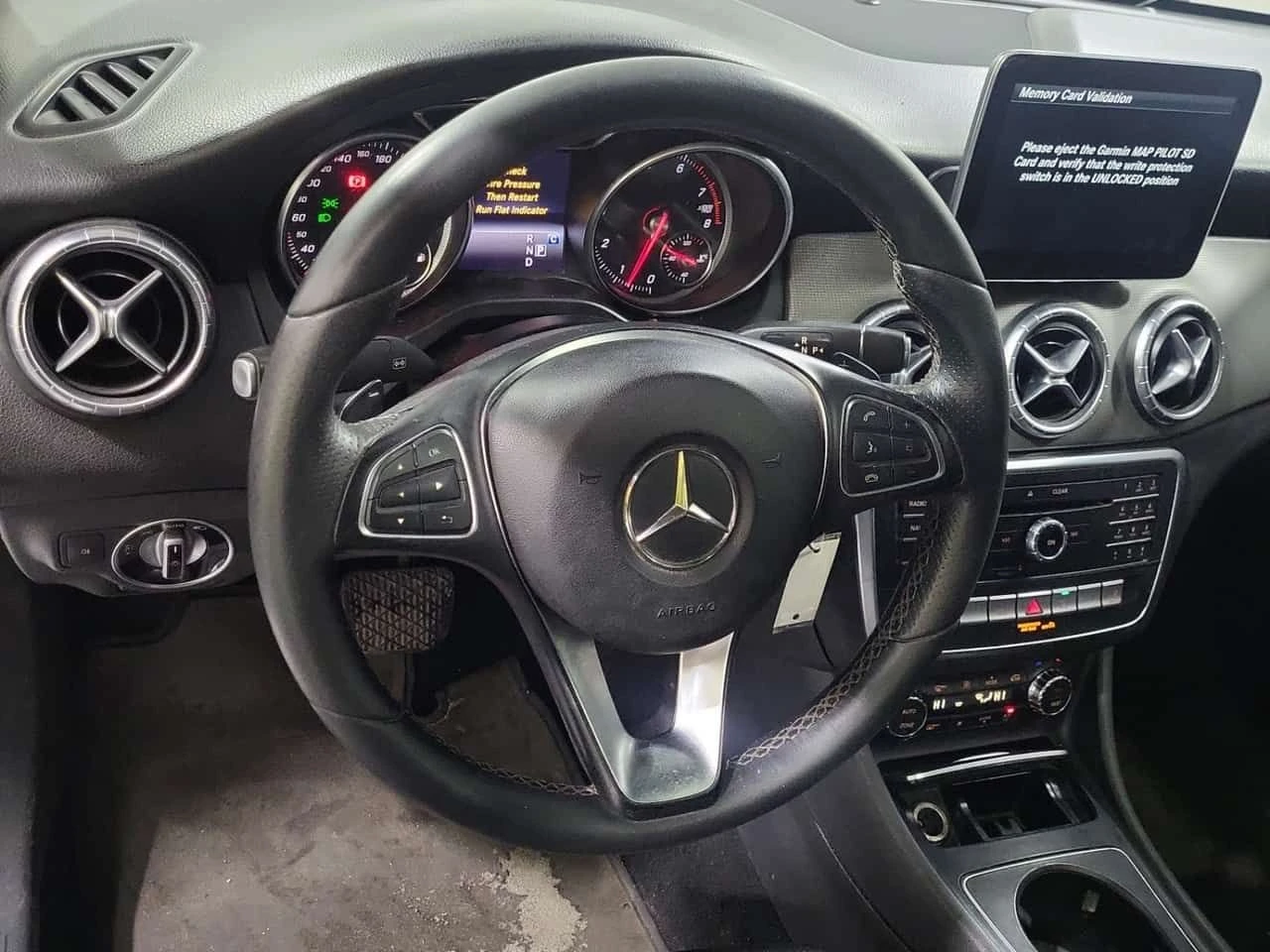 Mercedes-Benz CLA 250 4MATIC * AMG PACK* ПОДГРЕВИ* ПАНОРАМА* КАМЕРА* , снимка 6 - Автомобили и джипове - 53836148