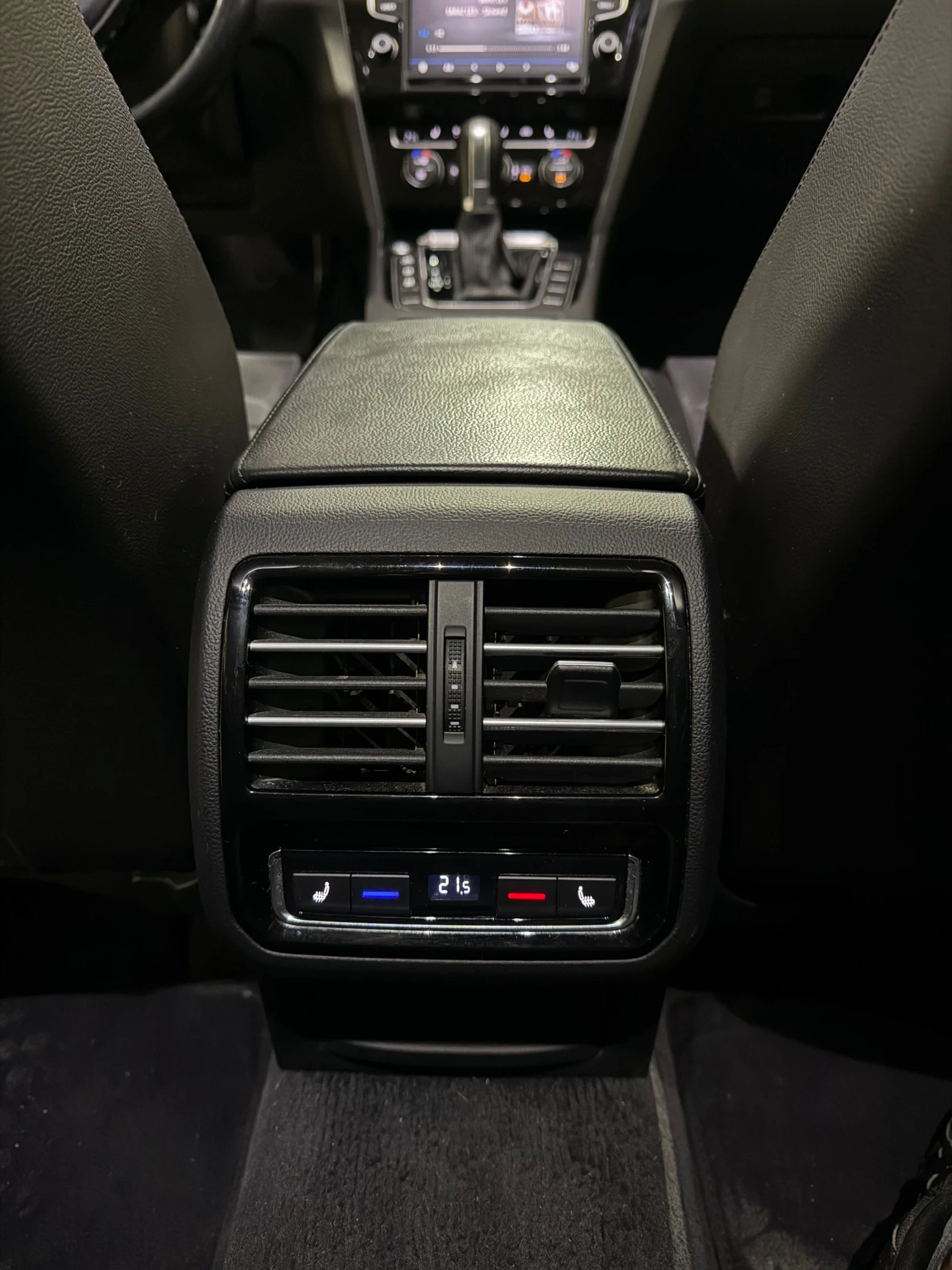 VW Passat 2.0 TDI Първи собственик , снимка 9 - Автомобили и джипове - 54477887