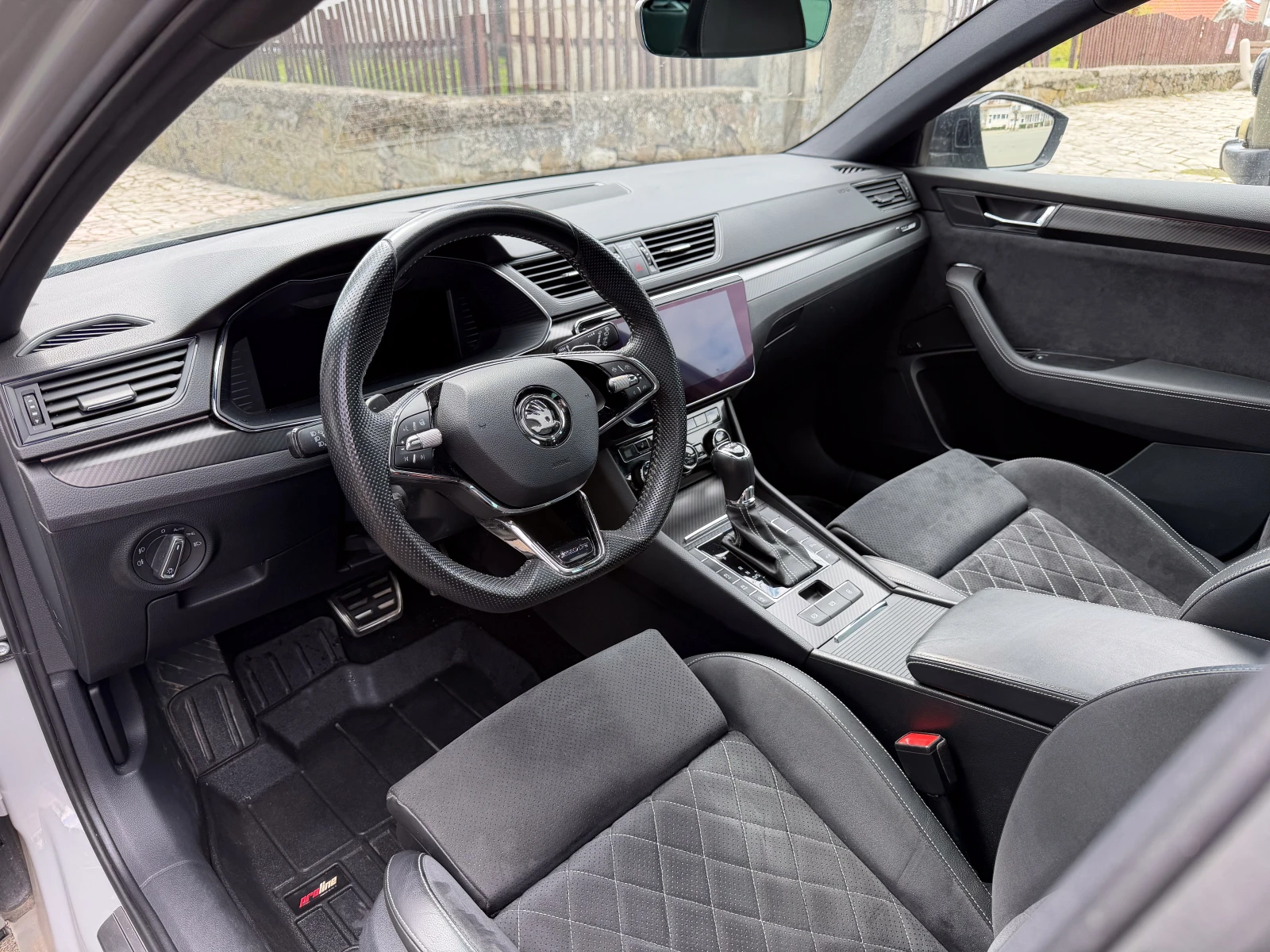 Skoda Superb SportLine 2.0TDI, снимка 4 - Автомобили и джипове - 54176206