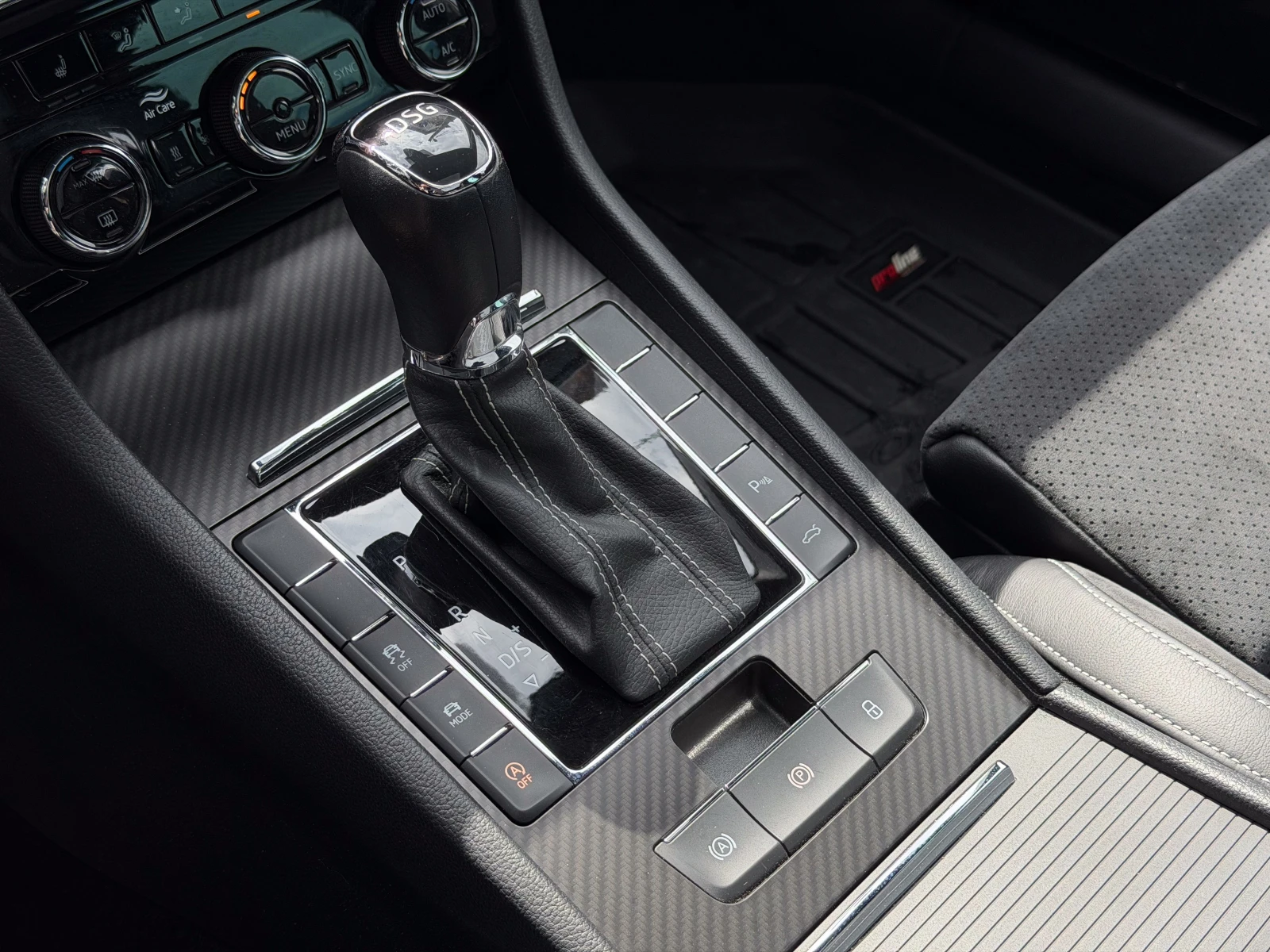 Skoda Superb SportLine 2.0TDI, снимка 13 - Автомобили и джипове - 54176206