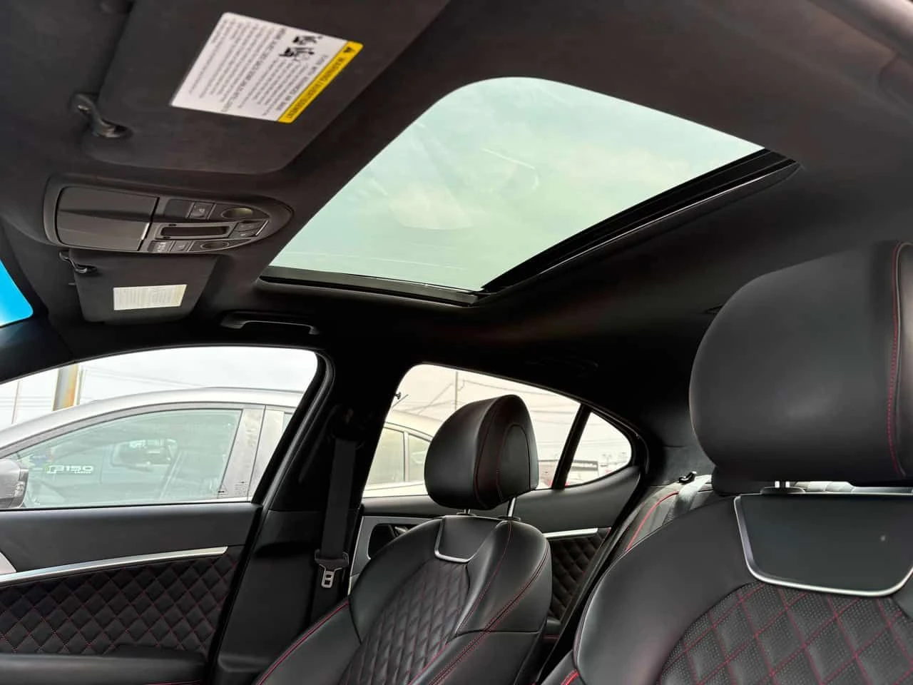 Genesis G70 * 3.3T Sport * DISTRONIC* ОБДУХВАНЕ* ПАНОРАМА* , снимка 11 - Автомобили и джипове - 54345754