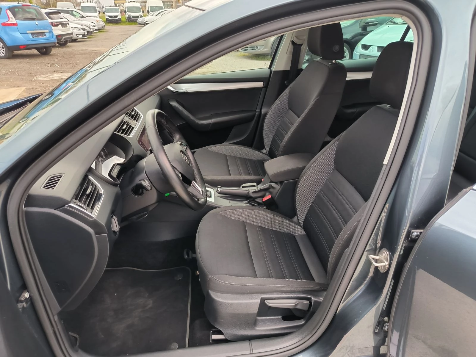 Skoda Octavia 1.5G-tec-Euro-6D-Navi-Automat, снимка 15 - Автомобили и джипове - 54423476