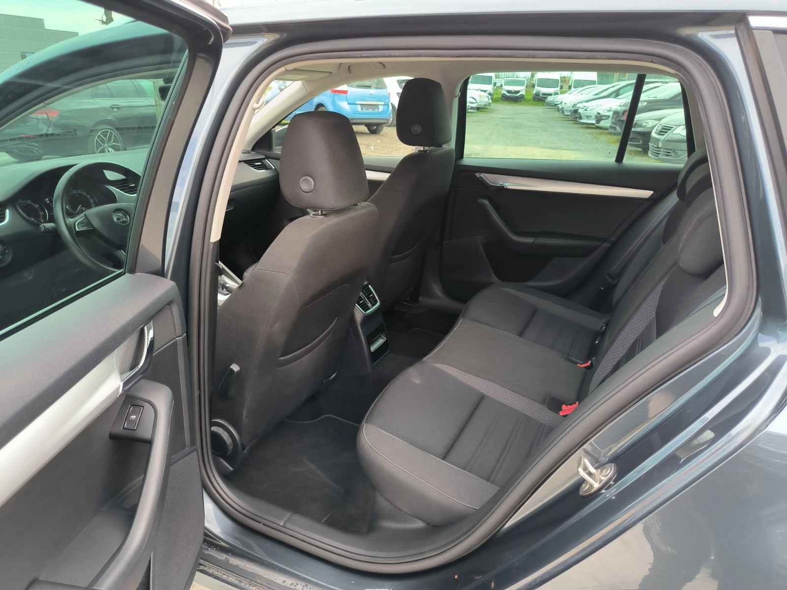 Skoda Octavia 1.5G-tec-Euro-6D-Navi-Automat, снимка 16 - Автомобили и джипове - 54423476