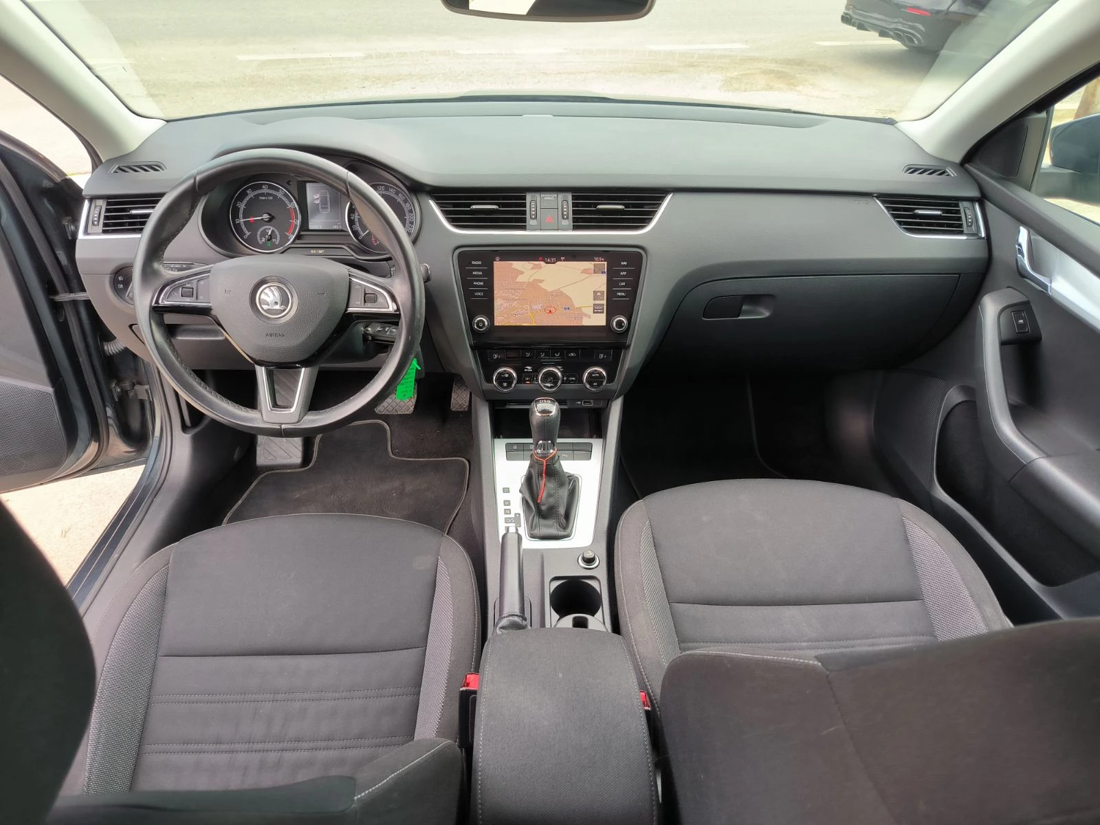 Skoda Octavia 1.5G-tec-Euro-6D-Navi-Automat, снимка 14 - Автомобили и джипове - 54423476