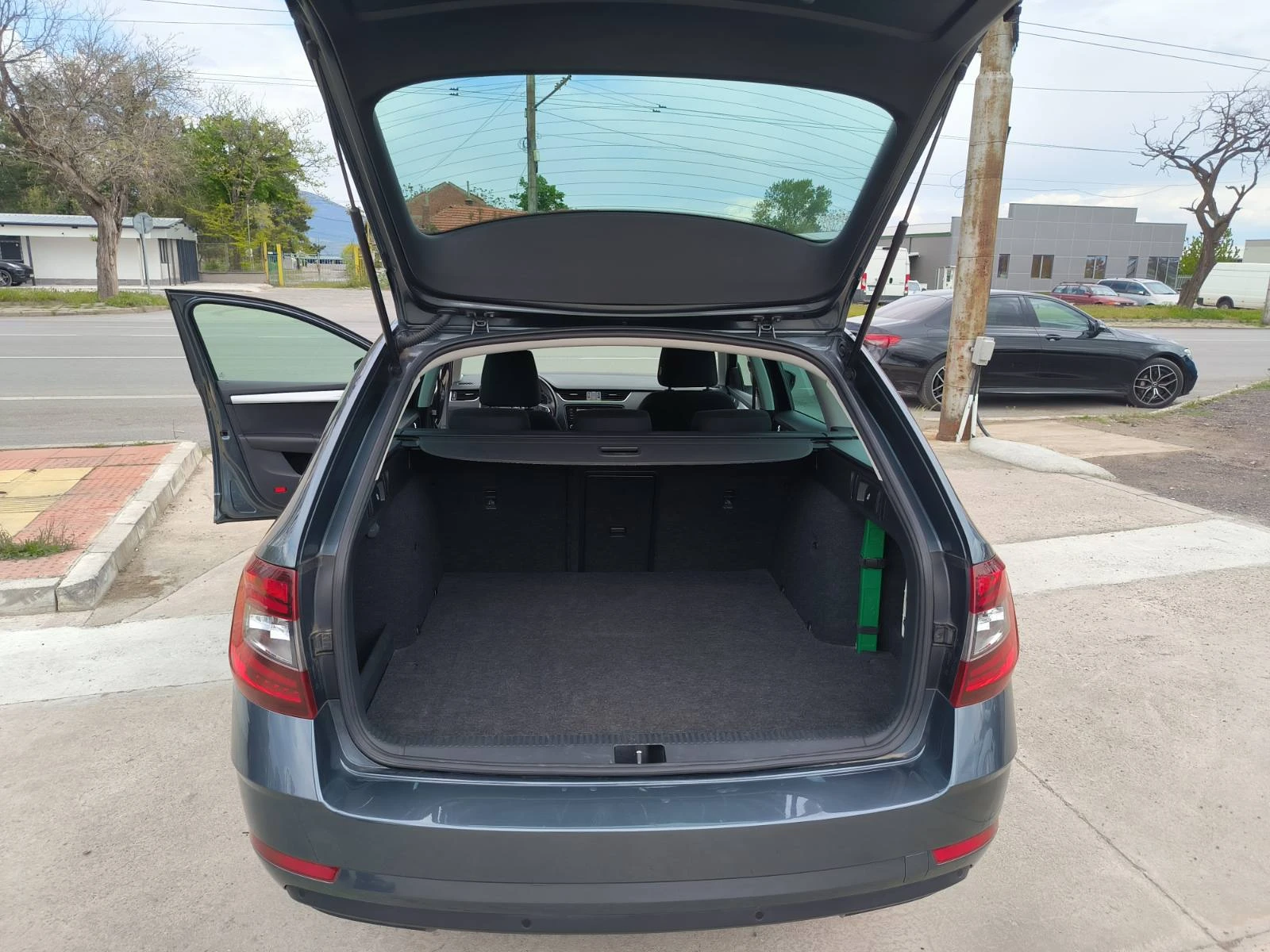 Skoda Octavia 1.5G-tec-Euro-6D-Navi-Automat, снимка 11 - Автомобили и джипове - 54423476