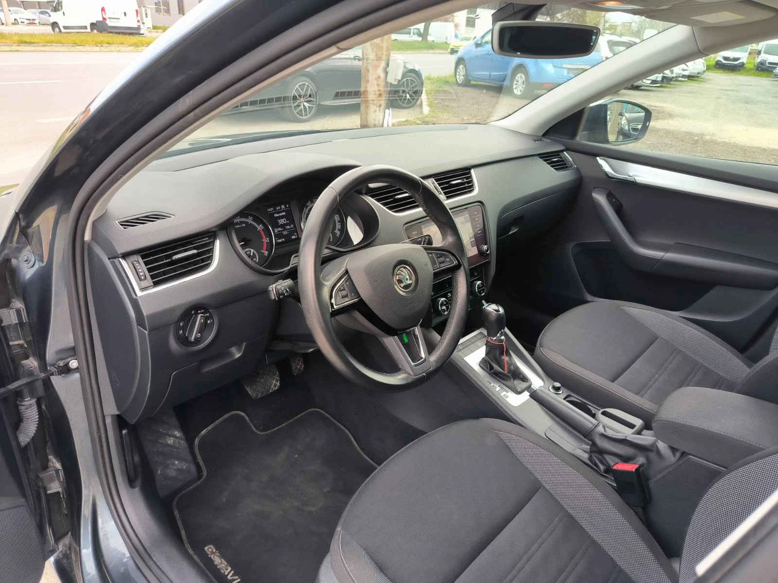 Skoda Octavia 1.5G-tec-Euro-6D-Navi-Automat, снимка 13 - Автомобили и джипове - 54423476