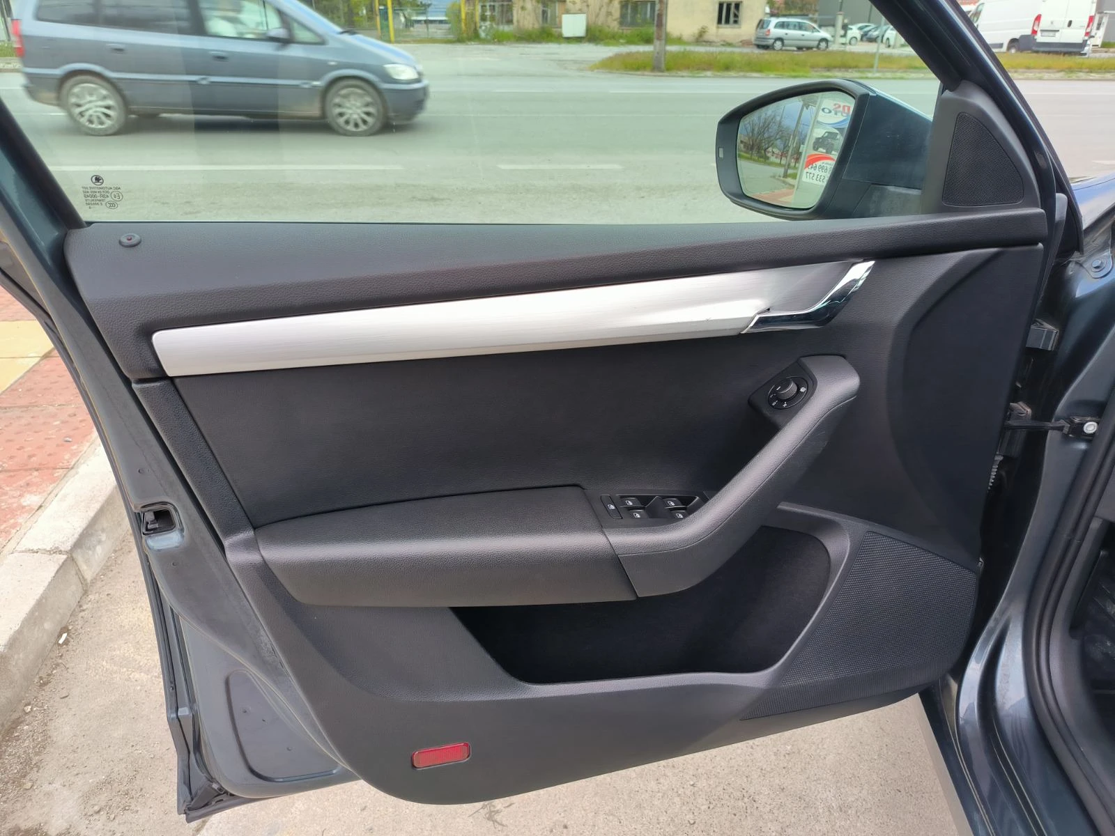 Skoda Octavia 1.5G-tec-Euro-6D-Navi-Automat, снимка 12 - Автомобили и джипове - 54423476