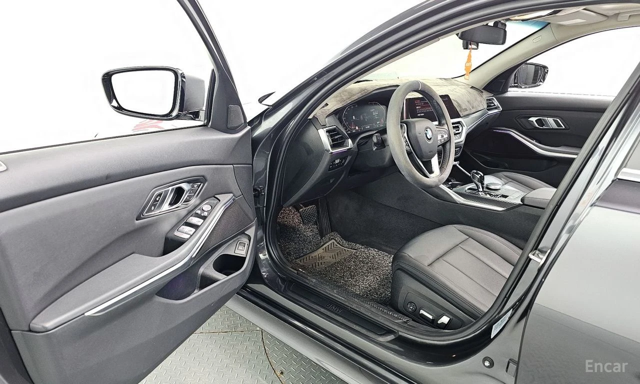 BMW 320 i* FACE M-PACK* DISTRONIC* HEAD-UP* КРАЙНА ЦЕНА* , снимка 6 - Автомобили и джипове - 54585725
