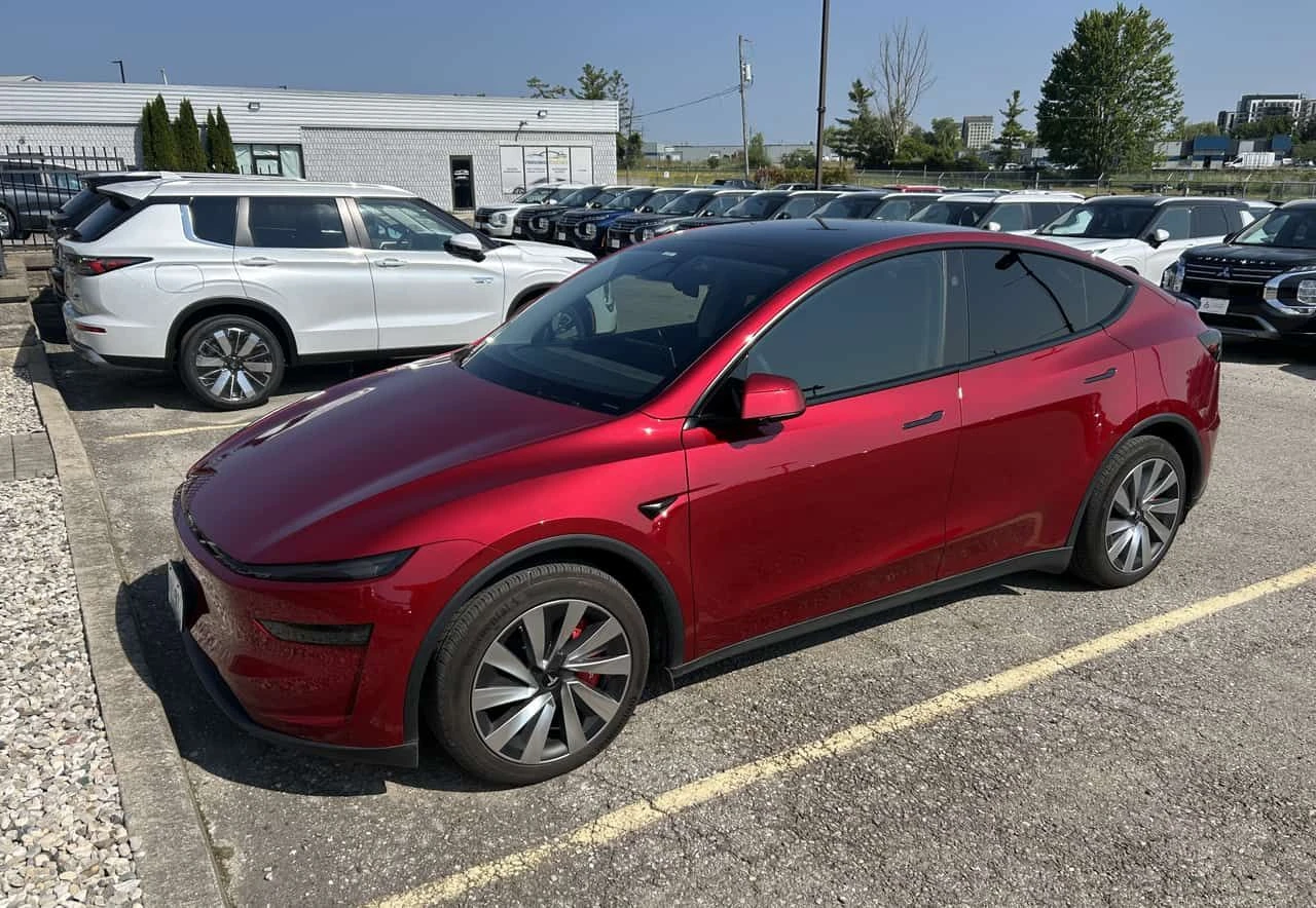 Tesla Model Y * Long Range Launch Series AWD* АВТОКРЕДИТ* 