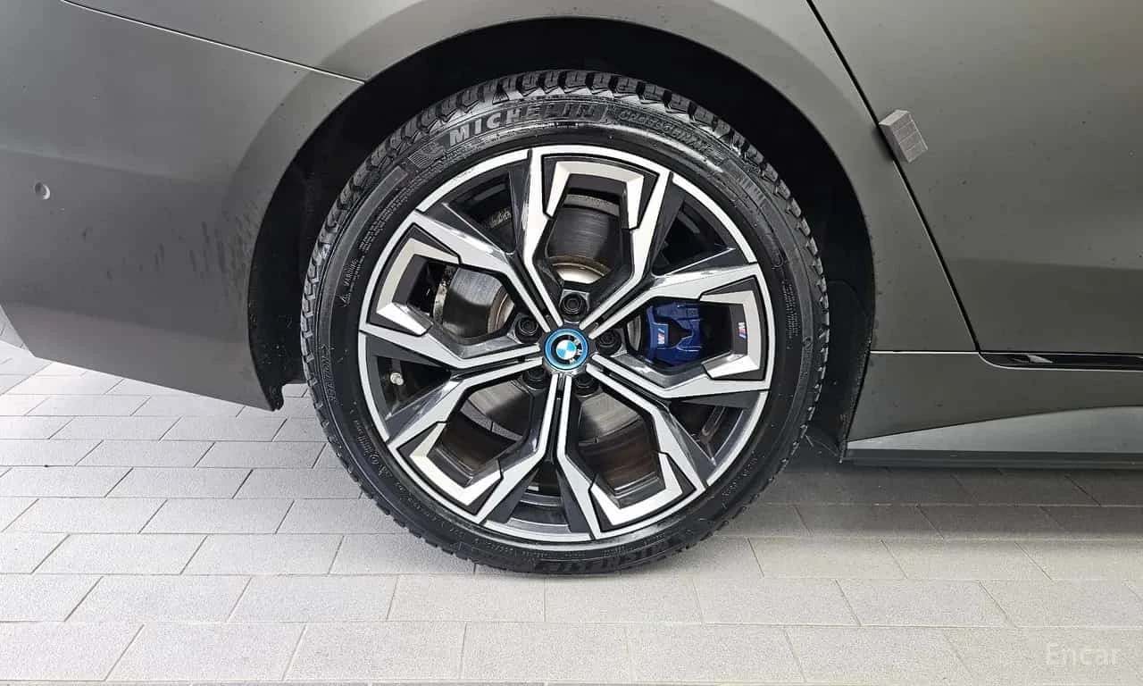 BMW i4 * eDrive40 M Sports Pro * ЦЕНА ДО БГ, снимка 5 - Автомобили и джипове - 56220612
