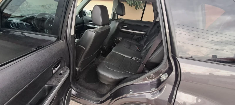 Suzuki Grand vitara 2.4i, Газ, снимка 9 - Автомобили и джипове - 47561894