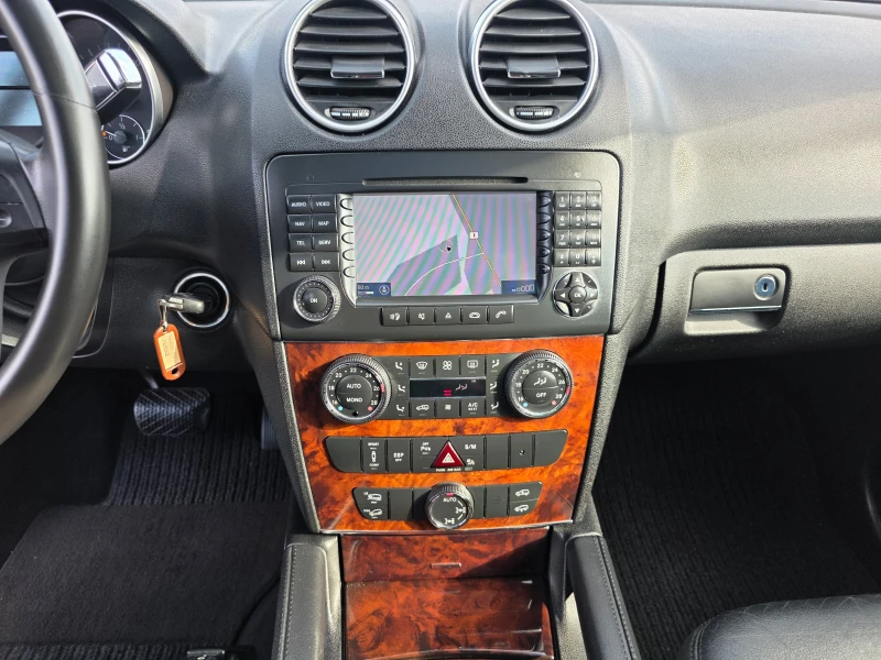 Mercedes-Benz ML 320 320CDI OFFROAD-ПАКЕТ МАСАЖ НА СЕДАЛКИ FULL, снимка 14 - Автомобили и джипове - 52080147
