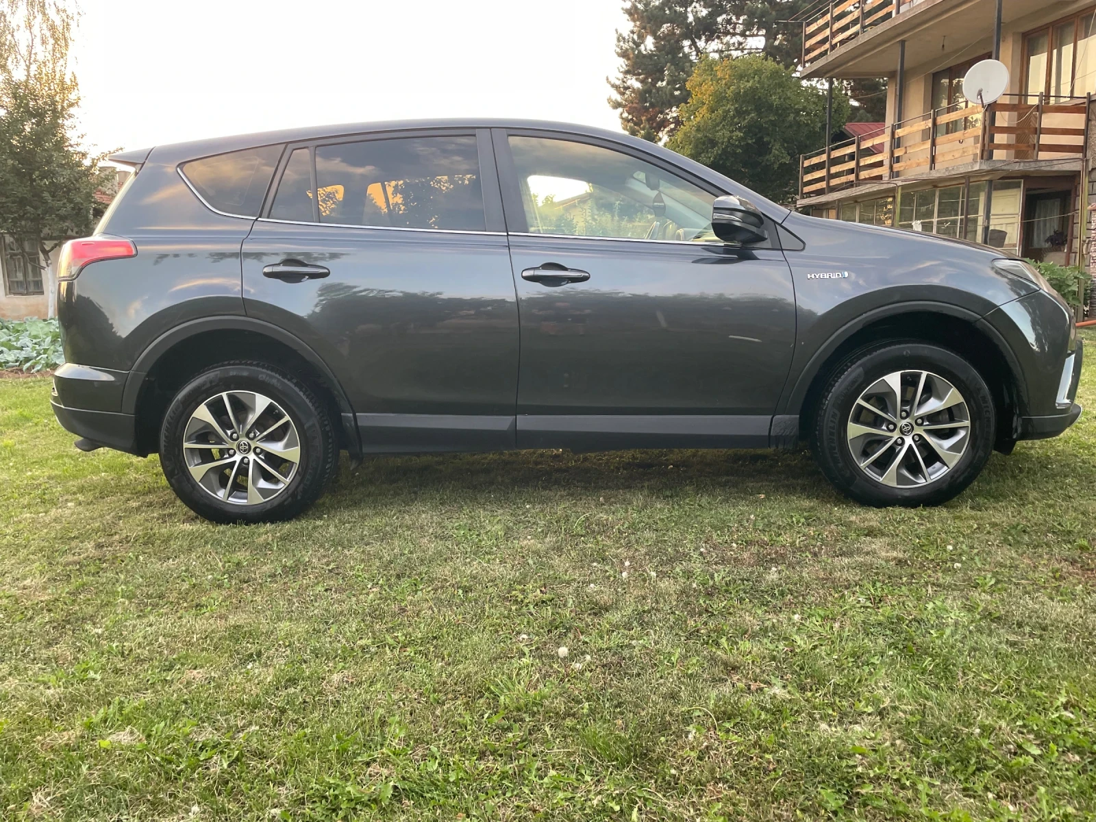 Toyota Rav4 2.5 Hybrid  - изображение 3