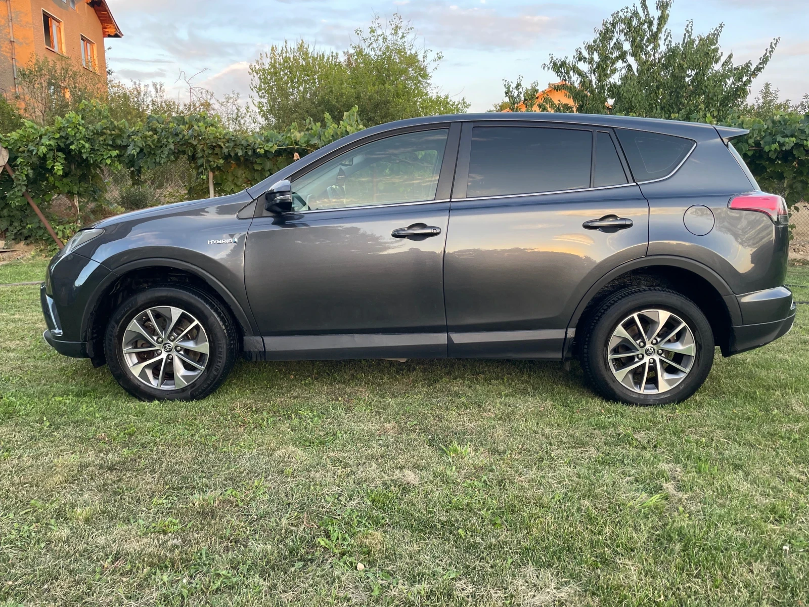 Toyota Rav4 2.5 Hybrid  - изображение 5