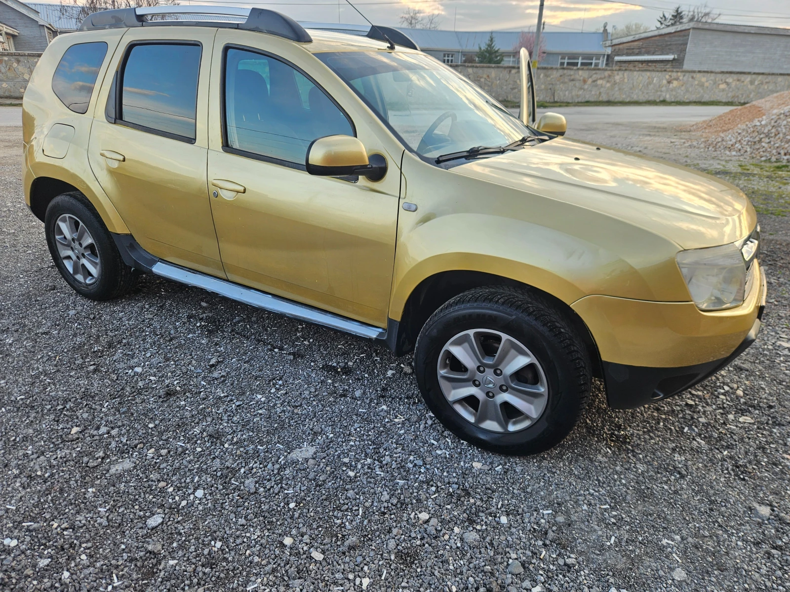 Dacia Duster 2.0 климатик, снимка 3 - Автомобили и джипове - 53990240