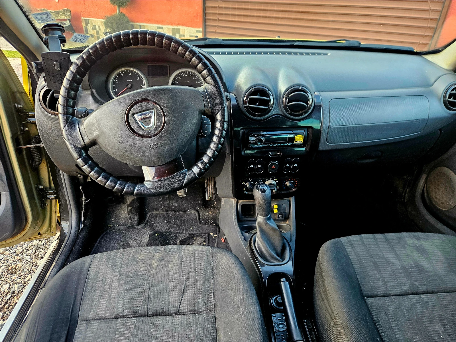 Dacia Duster 2.0 климатик, снимка 11 - Автомобили и джипове - 53990240