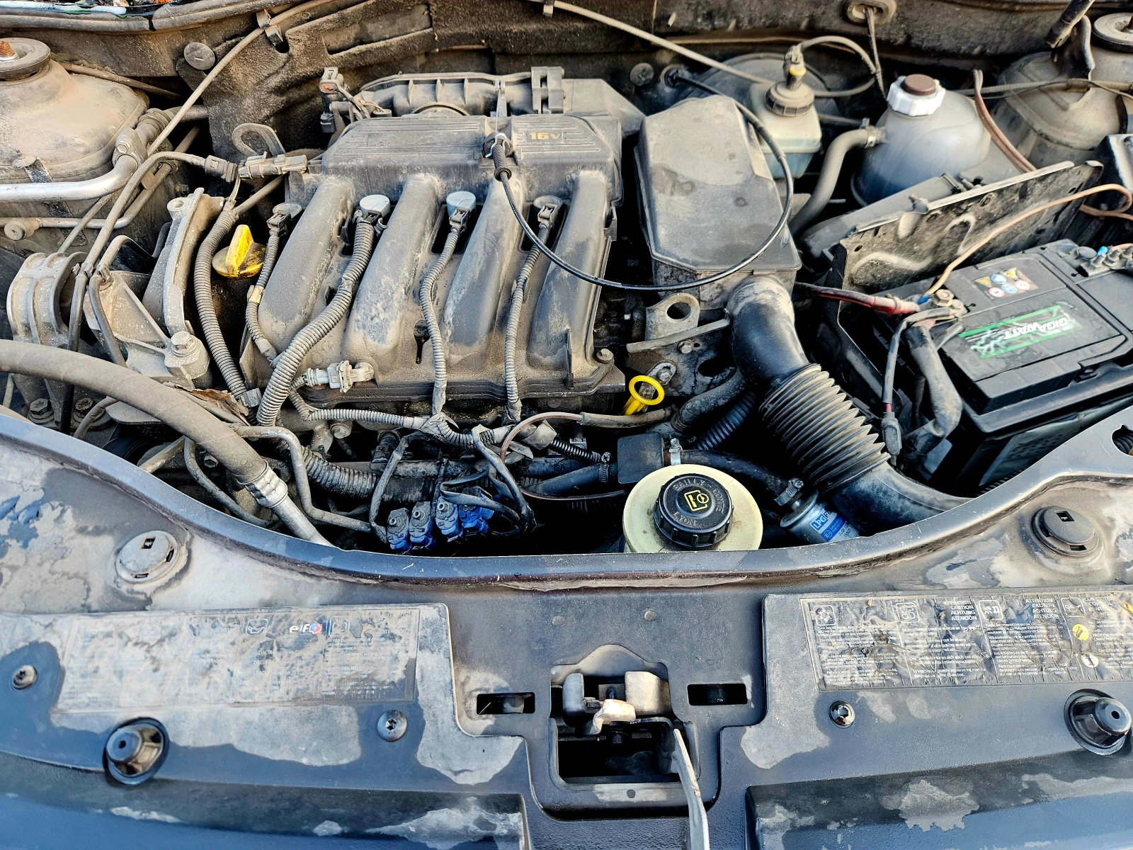 Dacia Duster 2.0 климатик, снимка 10 - Автомобили и джипове - 53990240