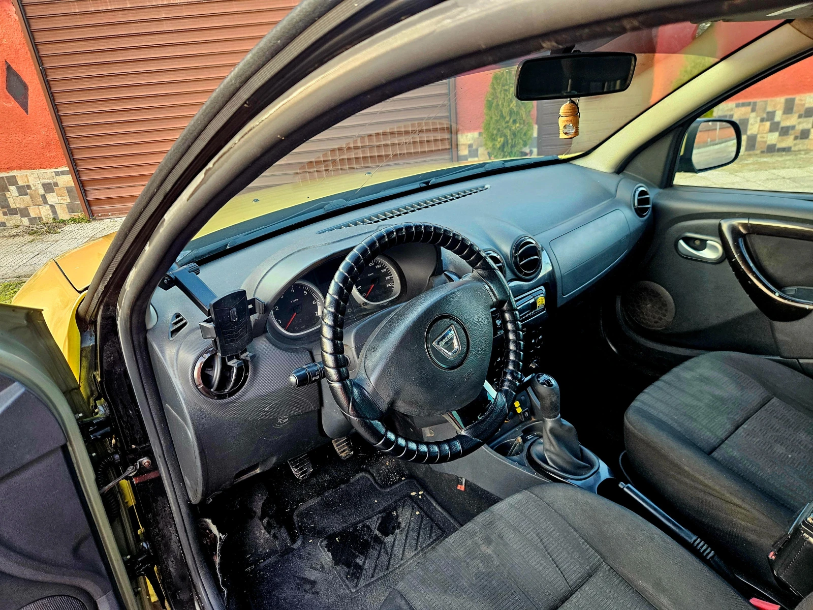 Dacia Duster 2.0 климатик, снимка 12 - Автомобили и джипове - 53990240