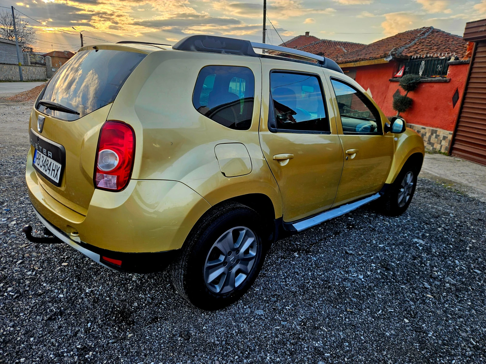 Dacia Duster 2.0 климатик, снимка 5 - Автомобили и джипове - 53990240