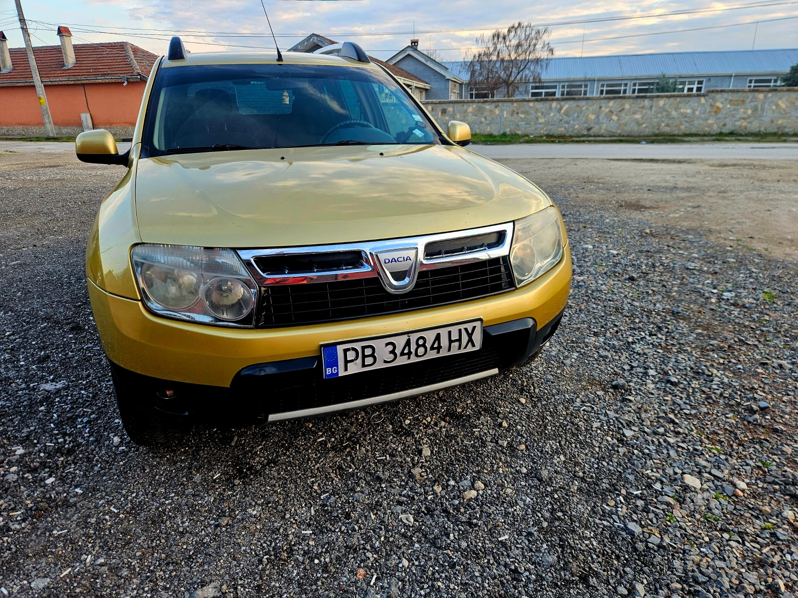 Dacia Duster 2.0 климатик, снимка 8 - Автомобили и джипове - 53990240