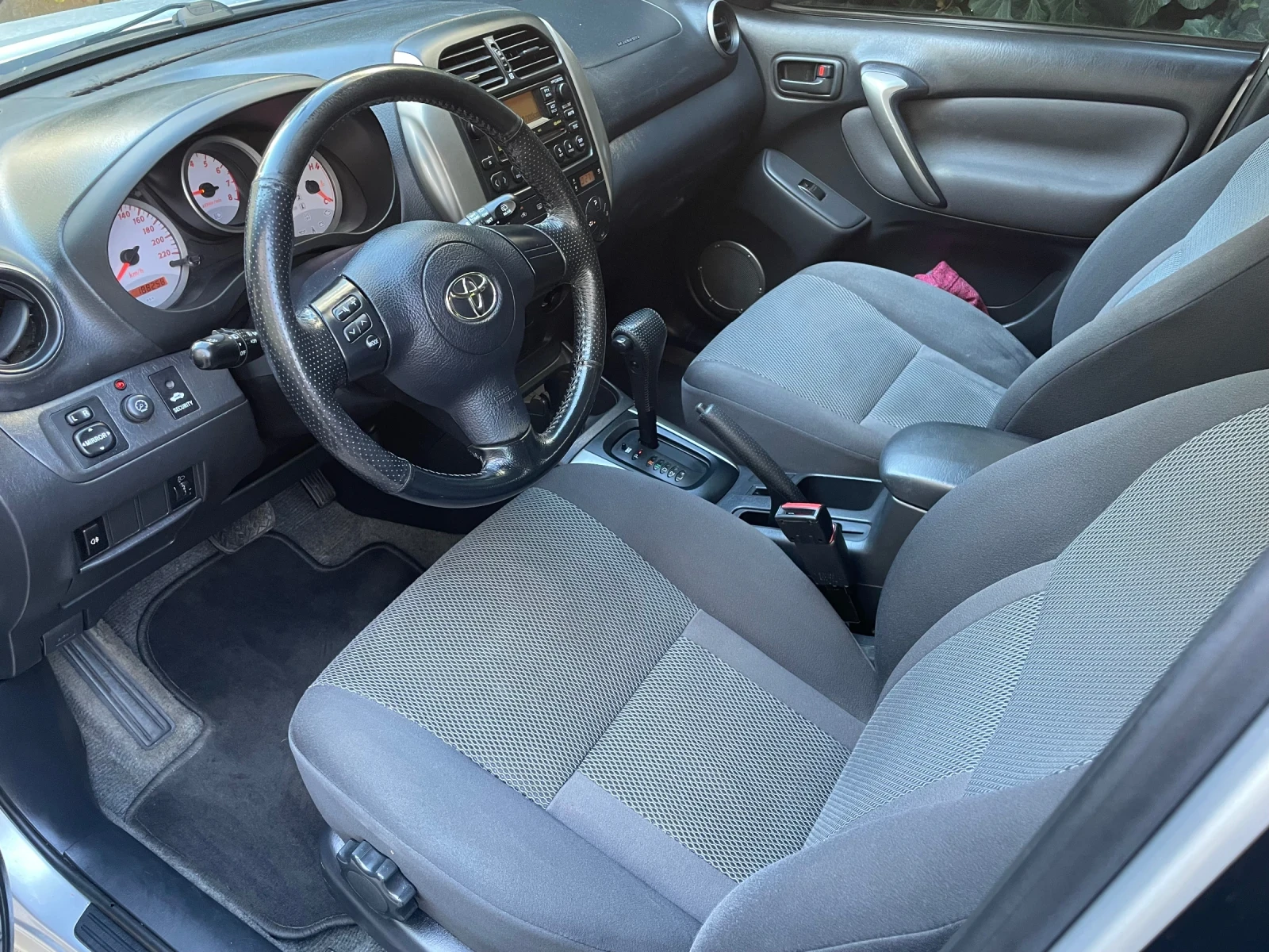 Toyota Rav4 2, 0 VVTi, снимка 11 - Автомобили и джипове - 56025289