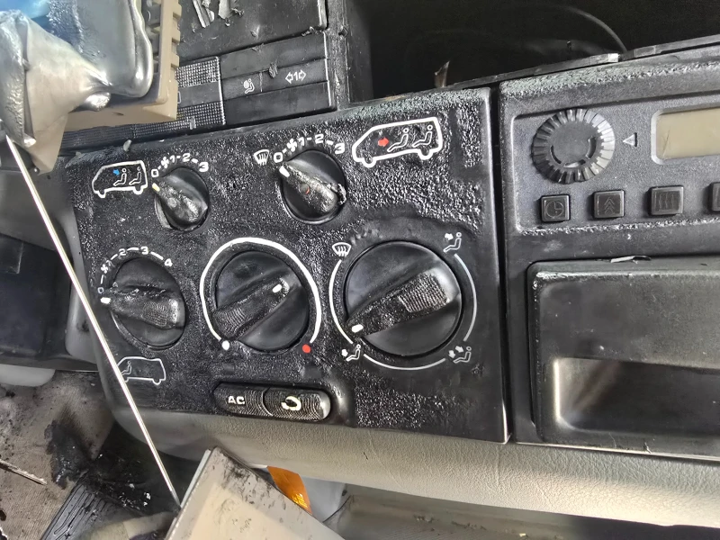 VW T4 2.5 TDI 102 KLIMATIK, снимка 5 - Бусове и автобуси - 49934111