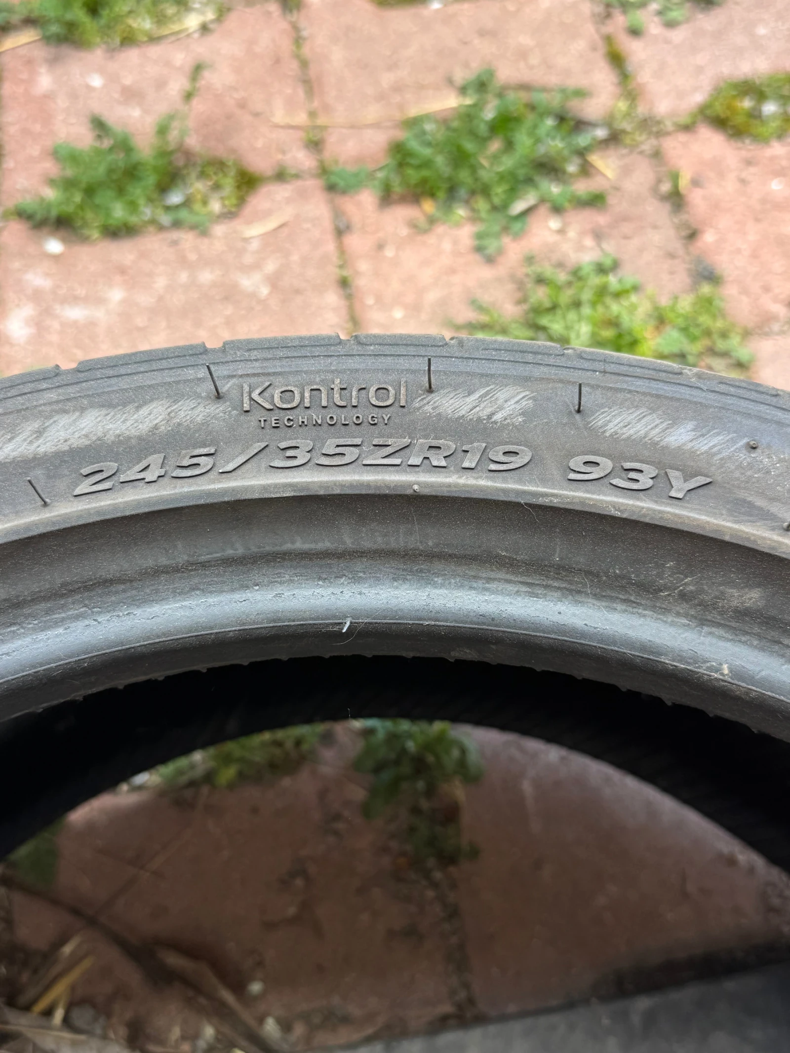 Гуми Летни 245/35R19, снимка 4 - Гуми и джанти - 54285621