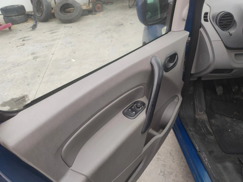 Renault Kangoo 1.6i, снимка 5 - Автомобили и джипове - 38954202