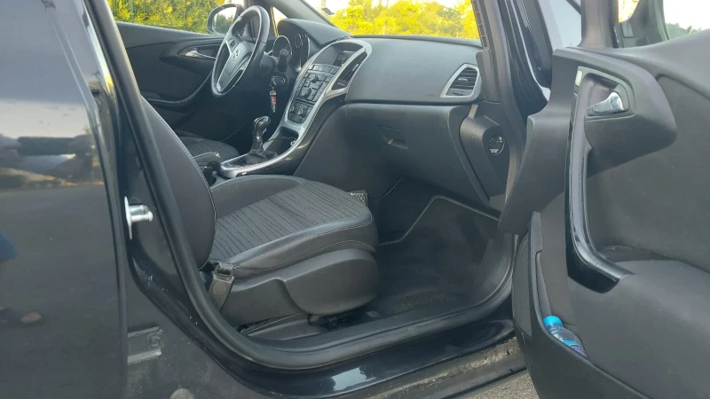 Opel Astra, снимка 13 - Автомобили и джипове - 47034366