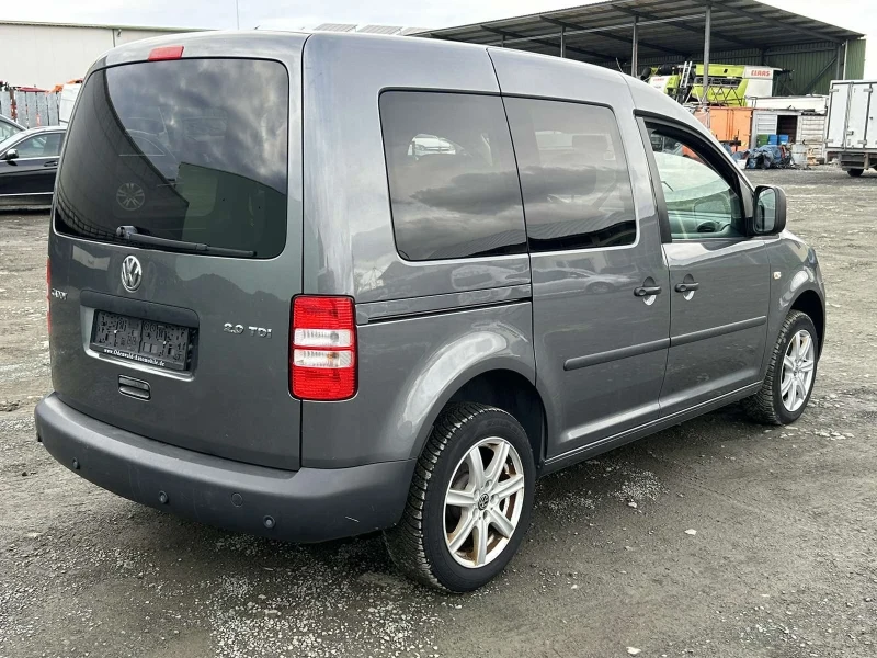 VW Caddy 2.0 6 скорости, снимка 4 - Автомобили и джипове - 48229340