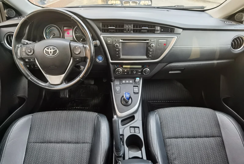 Toyota Auris Touring Sport уникат!* паркира сама, снимка 5 - Автомобили и джипове - 48995483