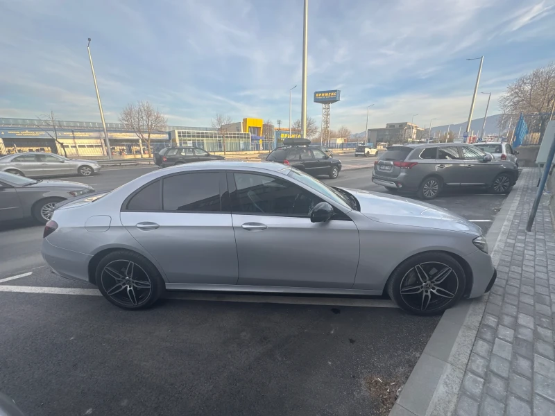 Mercedes-Benz E 220, снимка 3 - Автомобили и джипове - 49439353