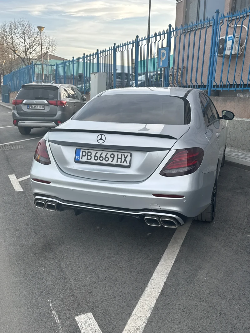 Mercedes-Benz E 220, снимка 5 - Автомобили и джипове - 49439353