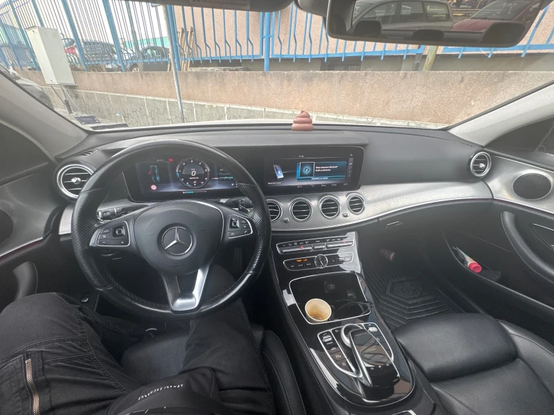 Mercedes-Benz E 220, снимка 2 - Автомобили и джипове - 49439353