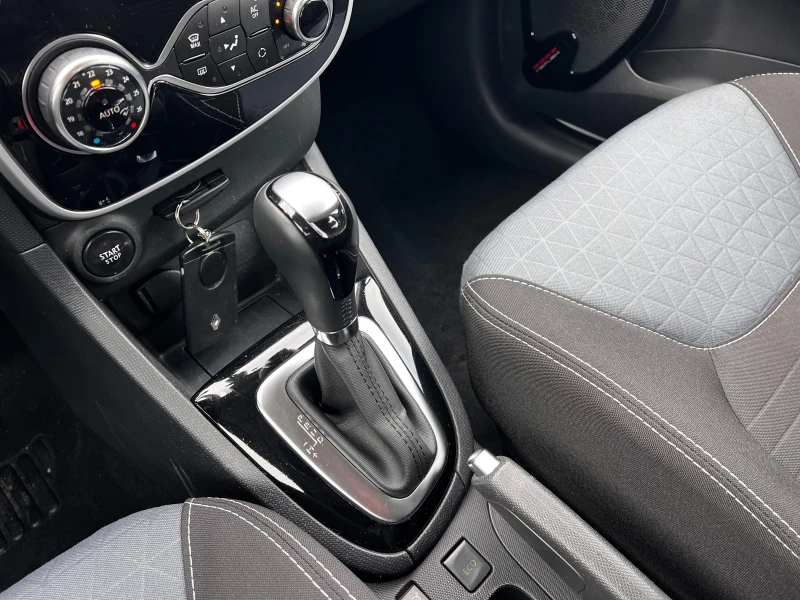 Renault Clio 1.5dCi GT Line Автоматик, снимка 12 - Автомобили и джипове - 49486366