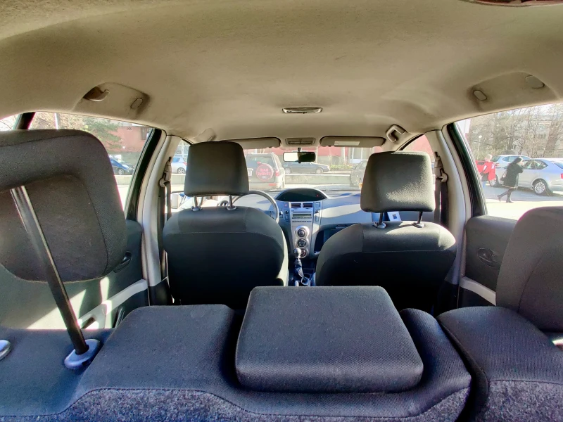 Toyota Yaris 1.3 VVTI, снимка 6 - Автомобили и джипове - 52013223