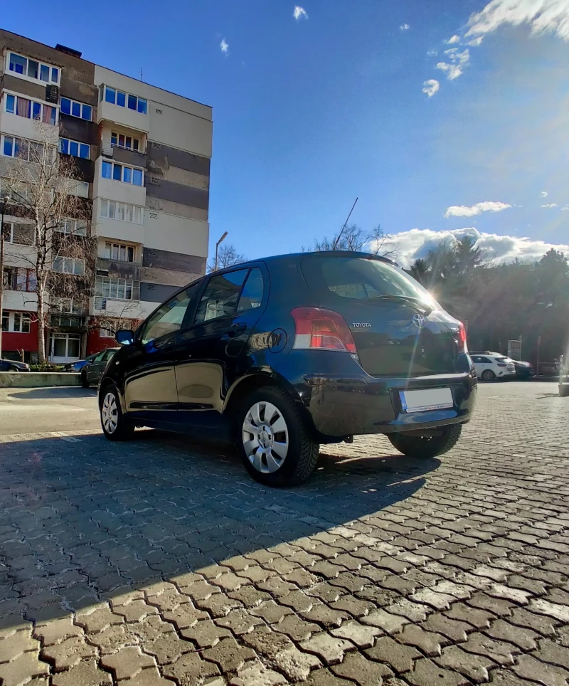 Toyota Yaris 1.3 VVTI, снимка 5 - Автомобили и джипове - 52013223
