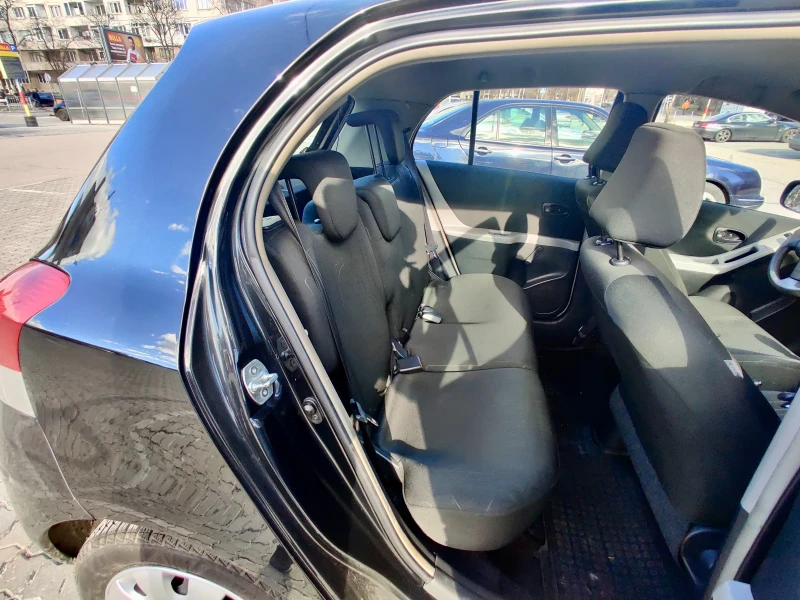 Toyota Yaris 1.3 VVTI, снимка 8 - Автомобили и джипове - 52013223