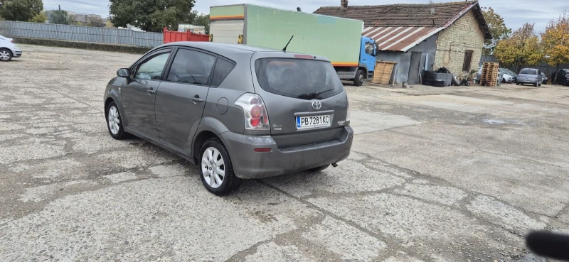 Toyota Corolla verso 2.0 d4d, снимка 4 - Автомобили и джипове - 52314229