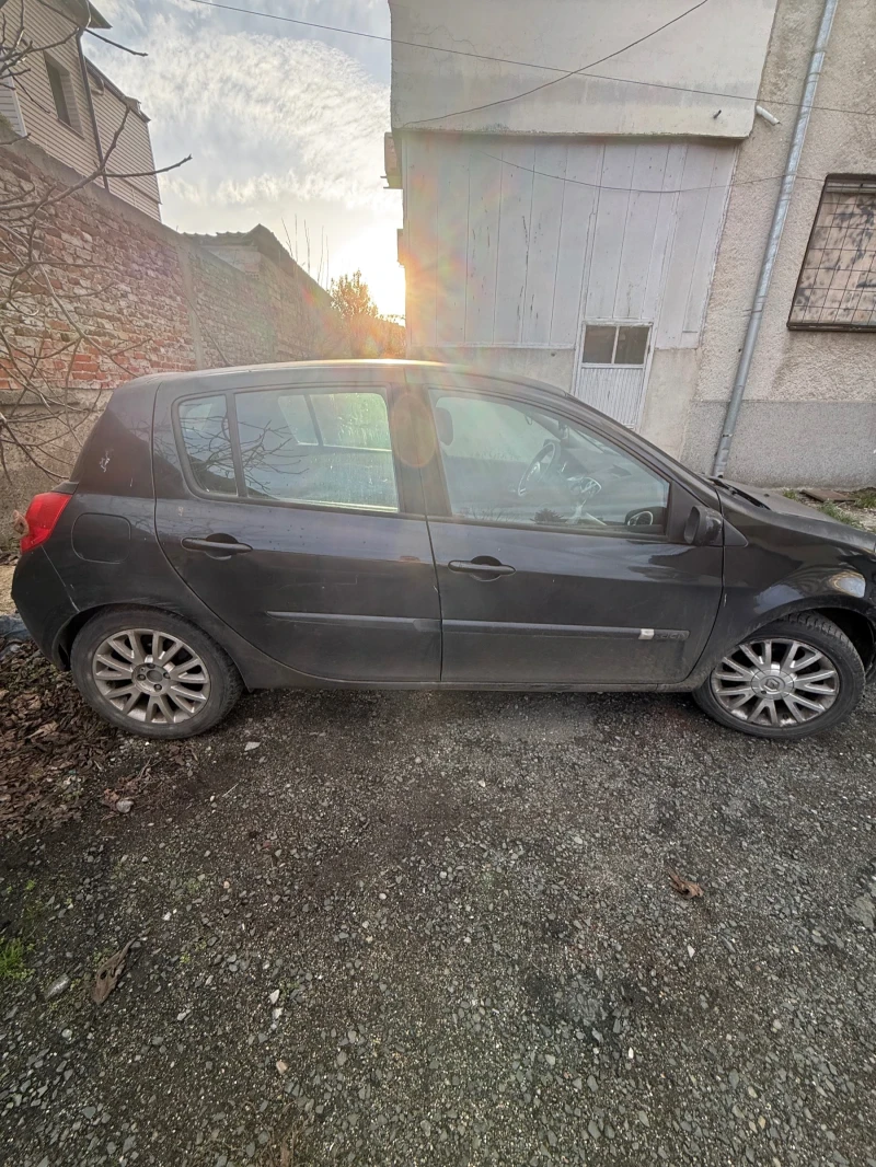 Renault Clio, снимка 2 - Автомобили и джипове - 52576954