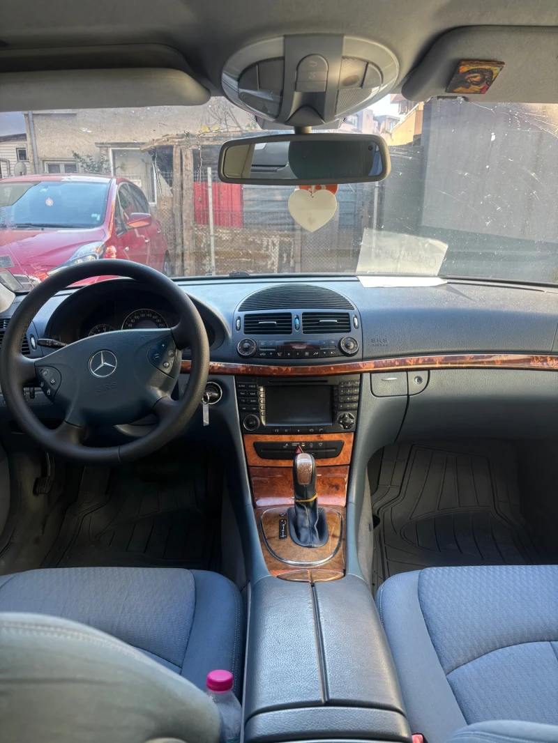 Mercedes-Benz E 320 204 к.с.първи собственик, снимка 6 - Автомобили и джипове - 52861394