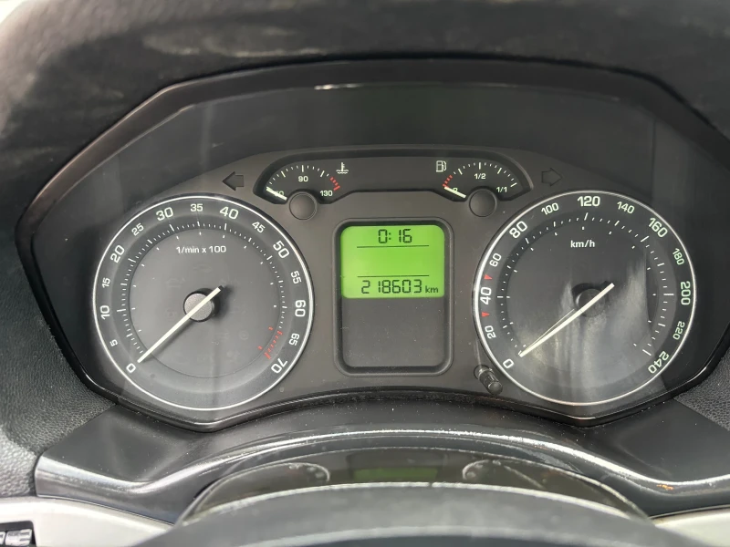 Skoda Octavia 1.6i СТАРИЯ МОТОР ВЪЗМОЖЕН БАРТЕР, снимка 13 - Автомобили и джипове - 53322945