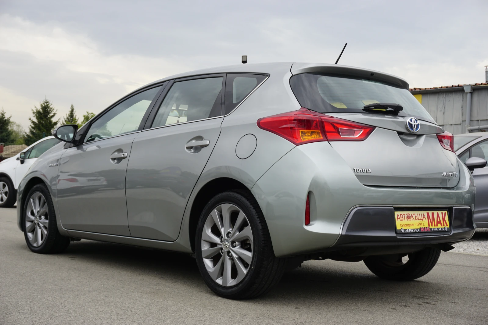 Toyota Auris 1, 8/хибрид - изображение 5