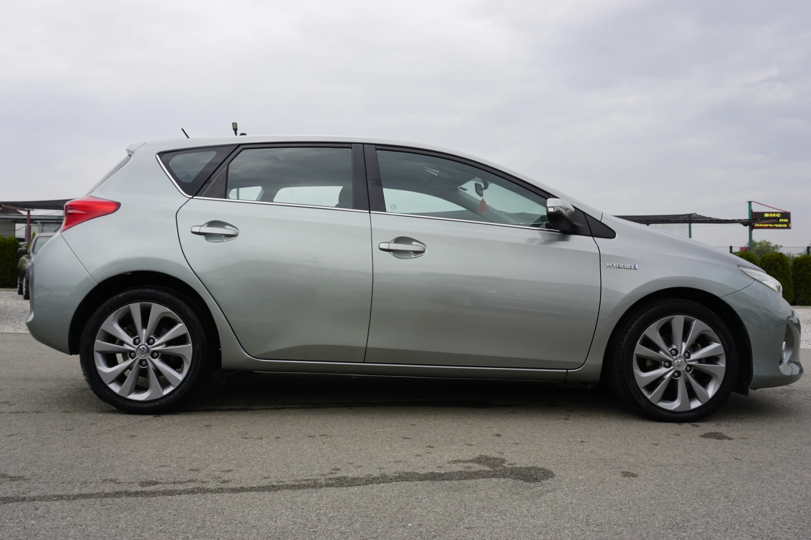Toyota Auris 1, 8/хибрид - изображение 8