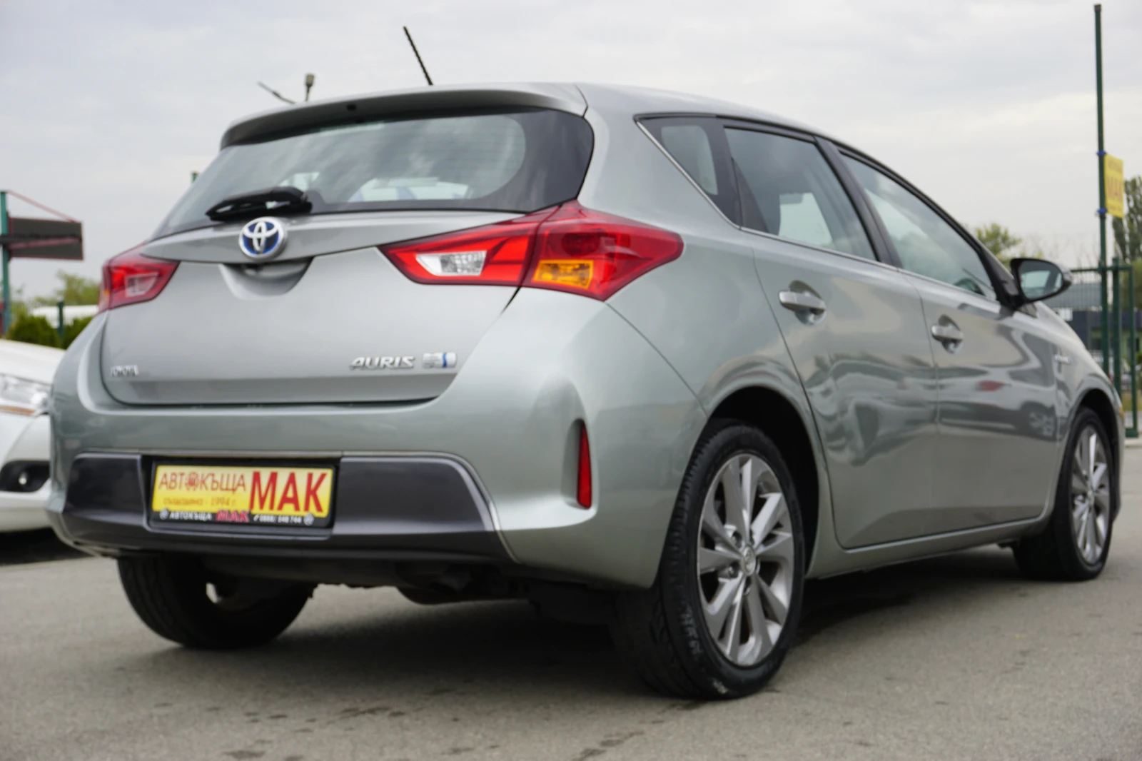 Toyota Auris 1, 8/хибрид - изображение 7